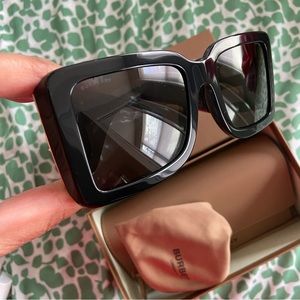 BURBERRY B MOTIF SUNGLASSES